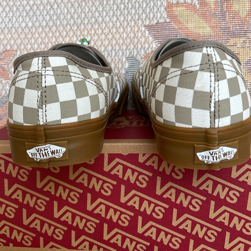 Vans Men’s Authentic
Checkerboard Moon Rock
VN0009PVCH8
SNEAKERS - Picture 14 of 16